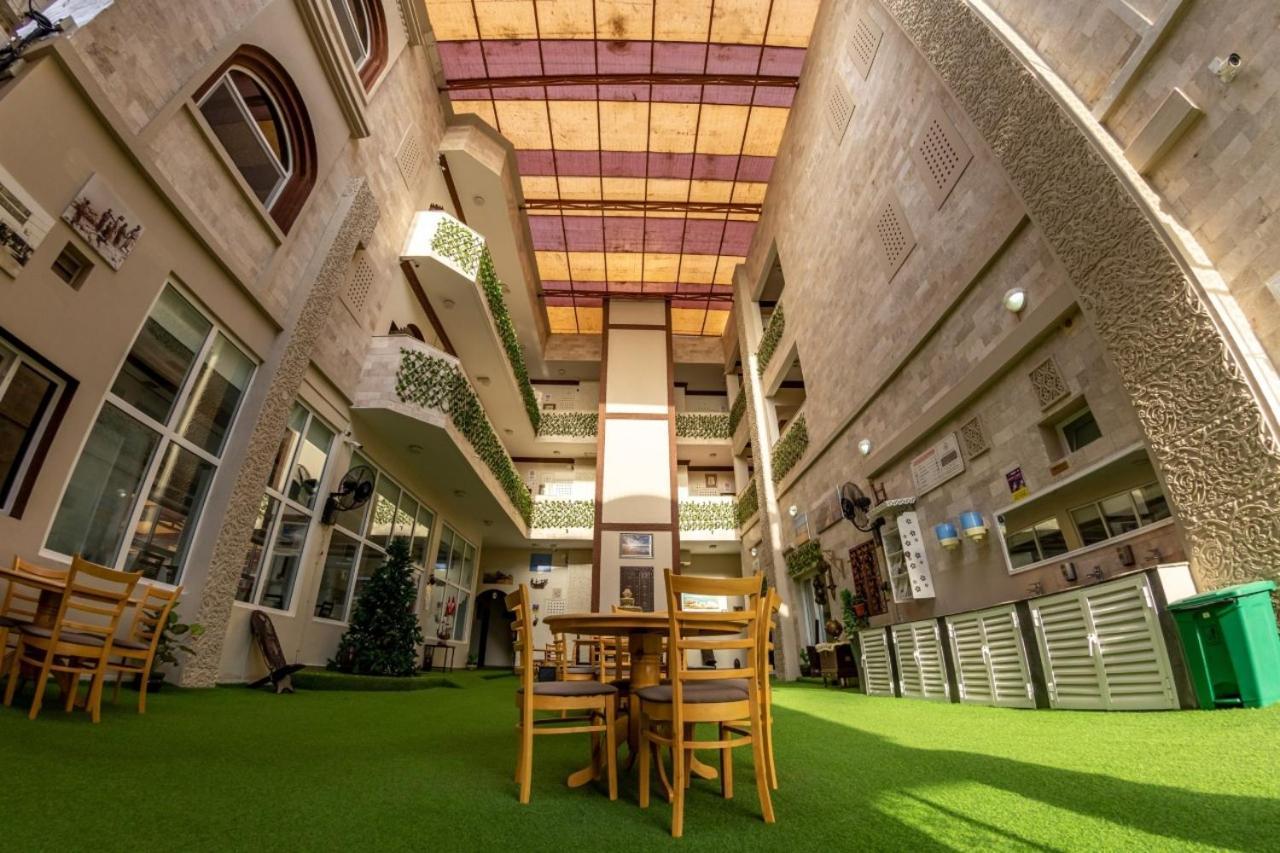 Sur Bandar Al Ayjah Hotel Apartments Екстериор снимка
