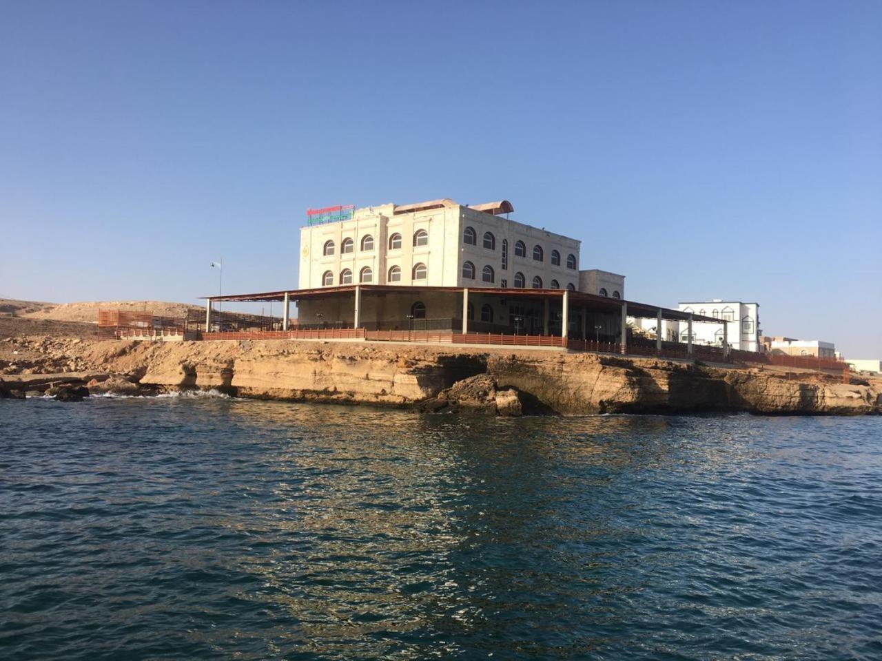 Sur Bandar Al Ayjah Hotel Apartments Екстериор снимка