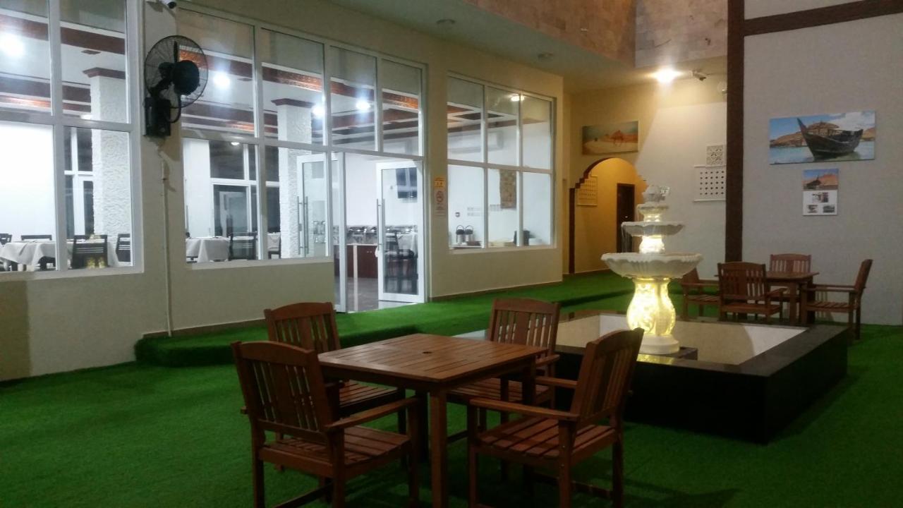 Sur Bandar Al Ayjah Hotel Apartments Екстериор снимка