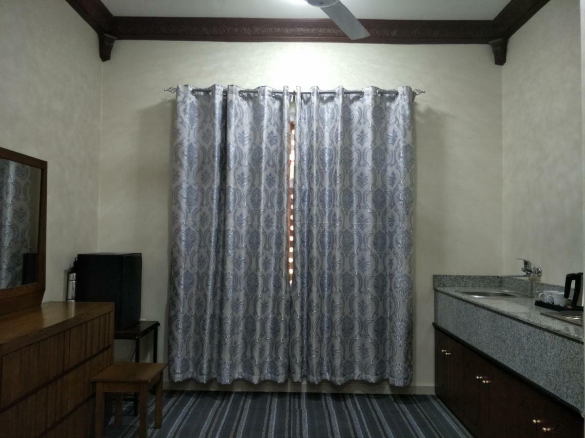 Sur Bandar Al Ayjah Hotel Apartments Екстериор снимка